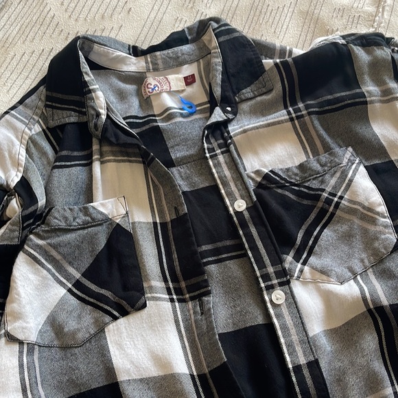 Short sleeve button down flannel, super soft - Picture 2 of 2